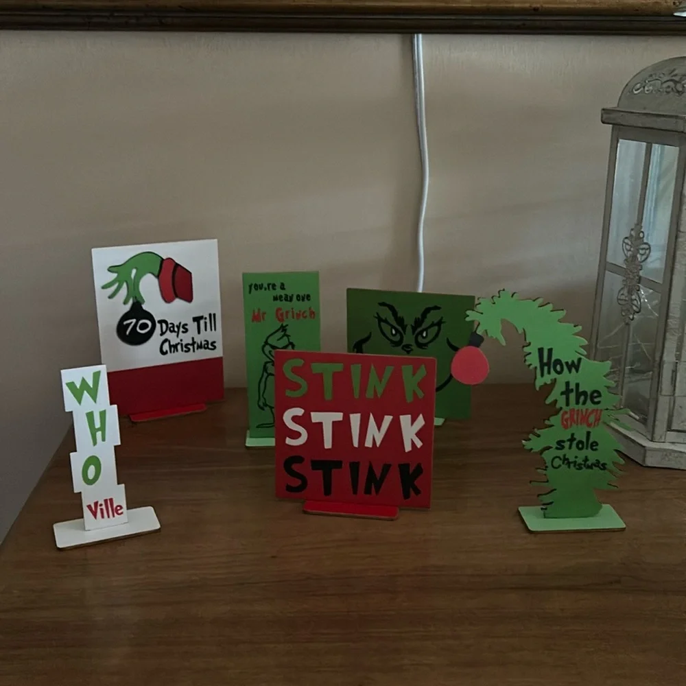 Grinch wooden display